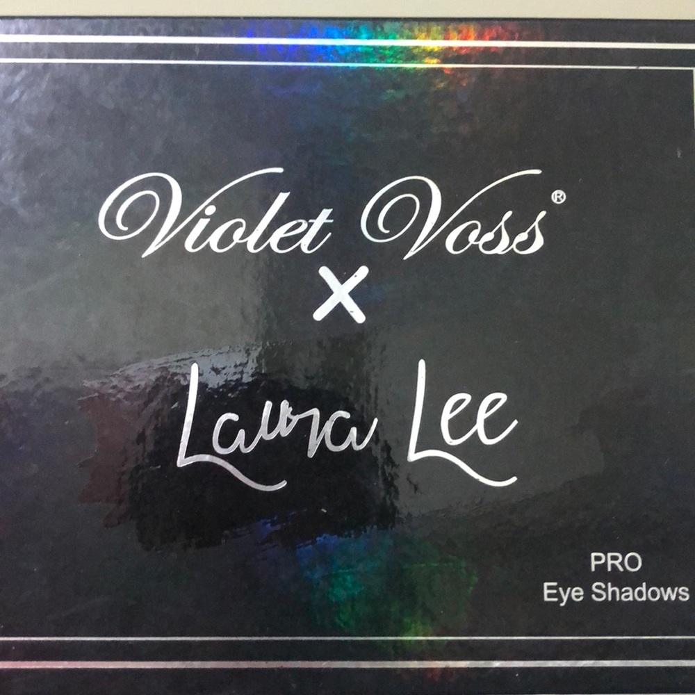Violet Voss x Laura Lee eyeshadow palette